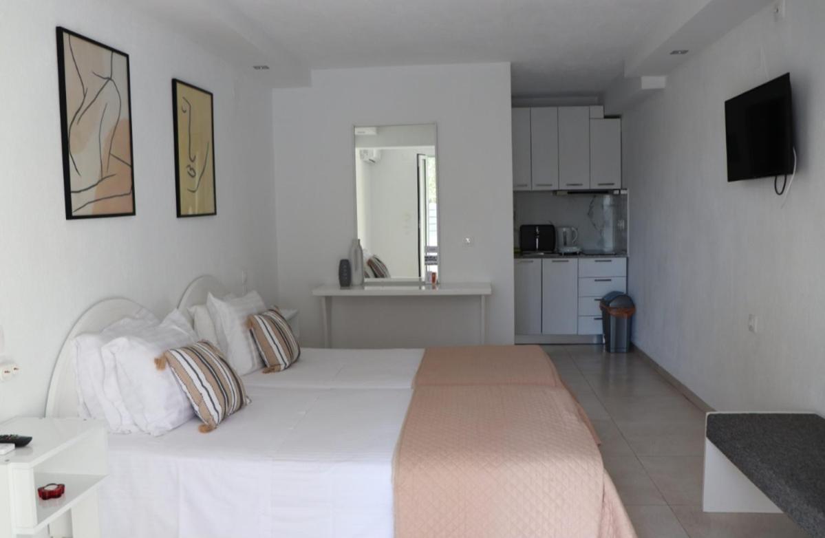 Fiosal Apartments 2 Skiathos Town Bagian luar foto